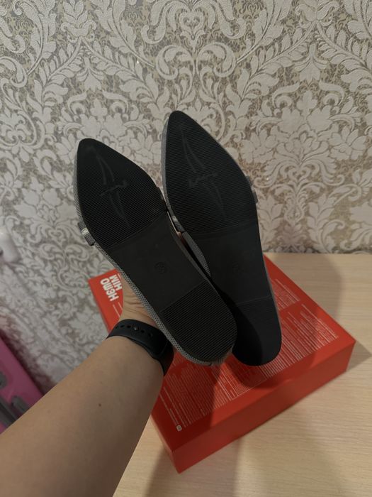 Босоножки серые