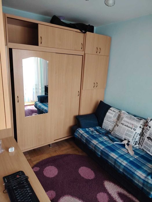 VAnd apartament 3 camere semidecomndat ,et 3. Falticeni , judet Suceava. TEL: 0744709322