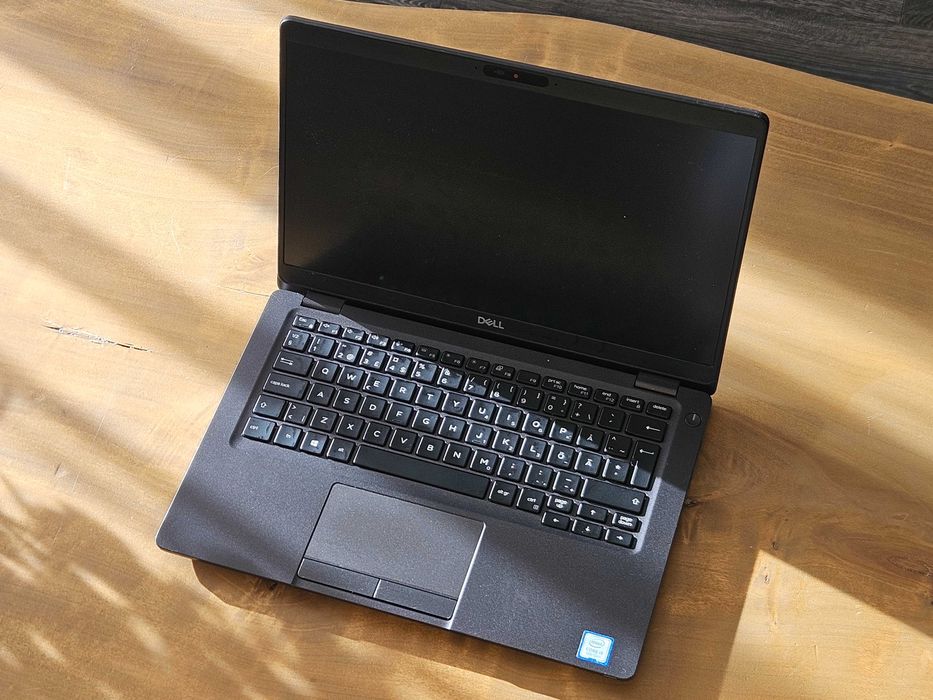 Лаптоп Dell 5300 - i5-8365U , 16GB DDR4 , 256GB NVMe
