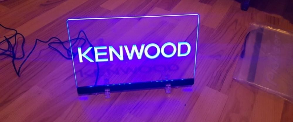 Firma luminoasa Kenwood