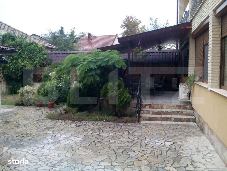 Casa de vanzare, 10 camere, 611 mp + teren de 440 mp - Oradea