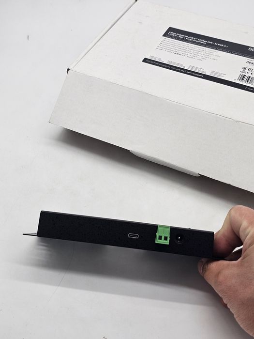 Hub industrial USB C metalic StarTech cu 4 porturi 10 Gbps HB31C3A1CME