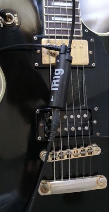 iRig guitar effects, Разклонител 3.5мм мъжко към 2 бр. 3.5 женско.