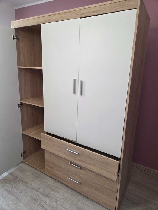 Vand dulap de haine si comoda cu sertare