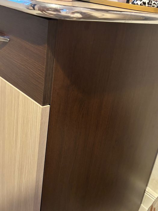 Birou facut la comanda ca si nou