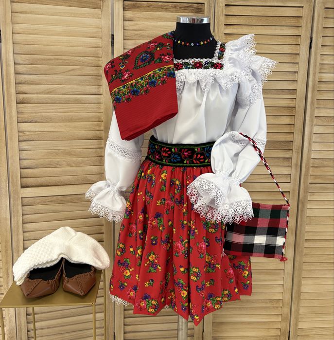 Costum traditional de Maramures pentru femei autentic