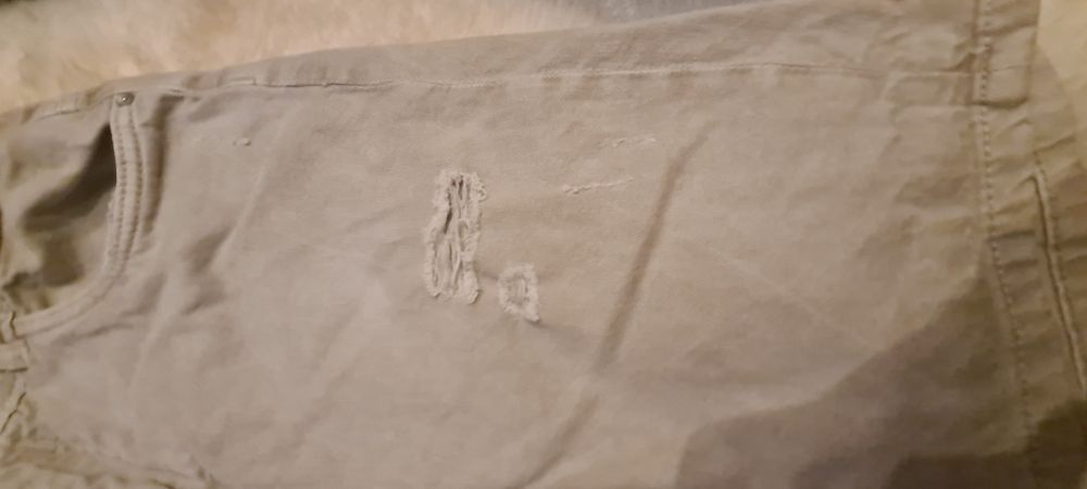 Vand pantaloni scurți jeans Reserved
