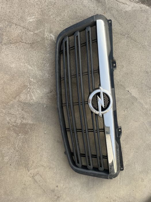 Решетка Opel Movano
