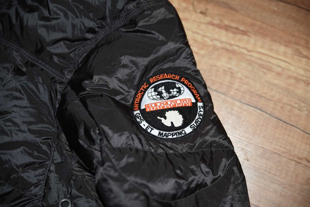 Napapijri оригинално пухено яке пухенка размер М