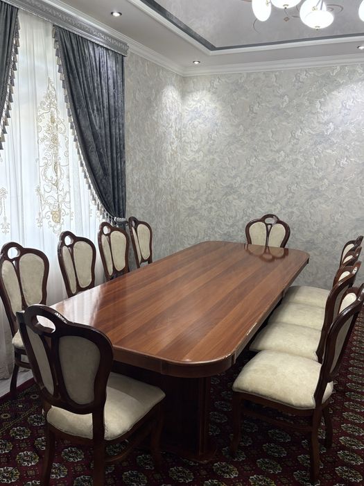 Стол стул мебель в очень хорошом состояние