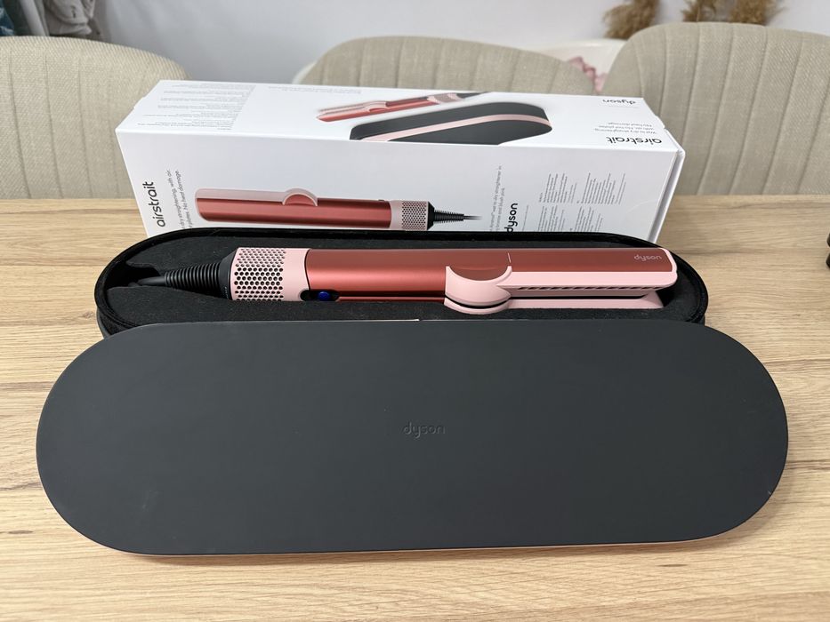 Dyson airstrait HT01