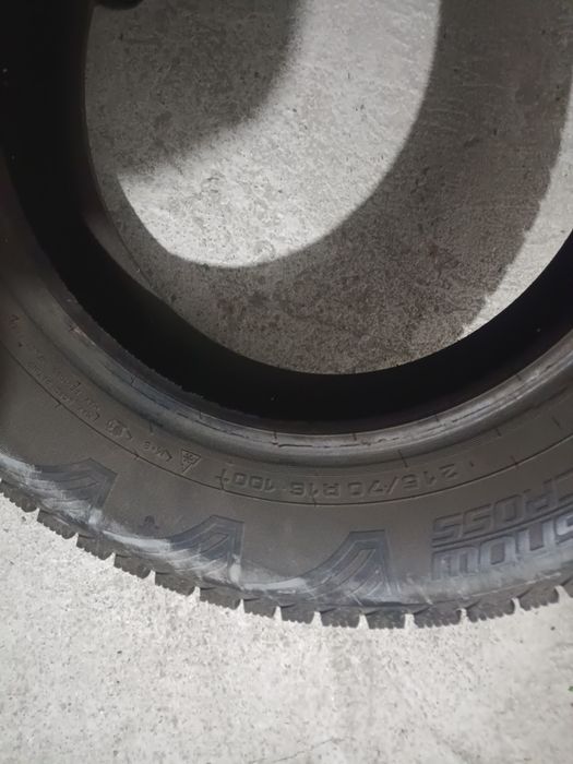 Продам зимние шипованные шины