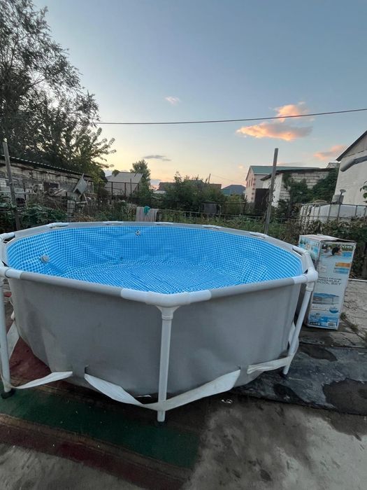 Продам бассей в отличном состоянии