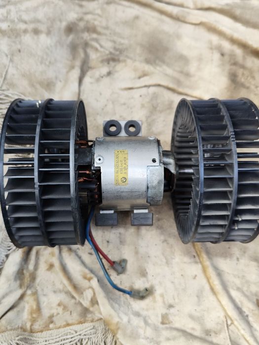 Моторчик печки отопителя  BMW e38