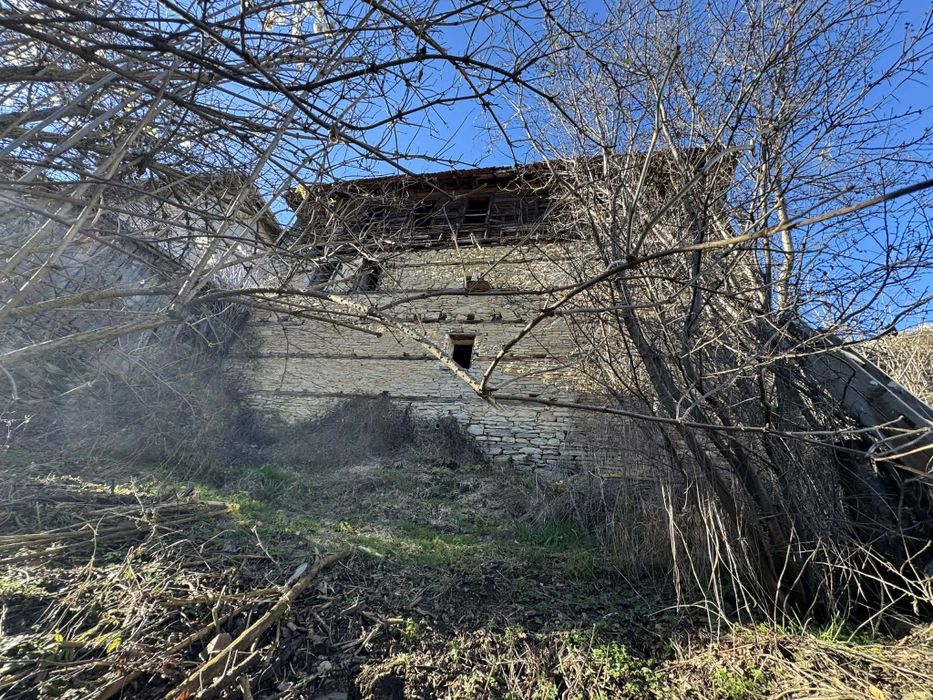 Продавам стара родопска къща в с.Момчиловци