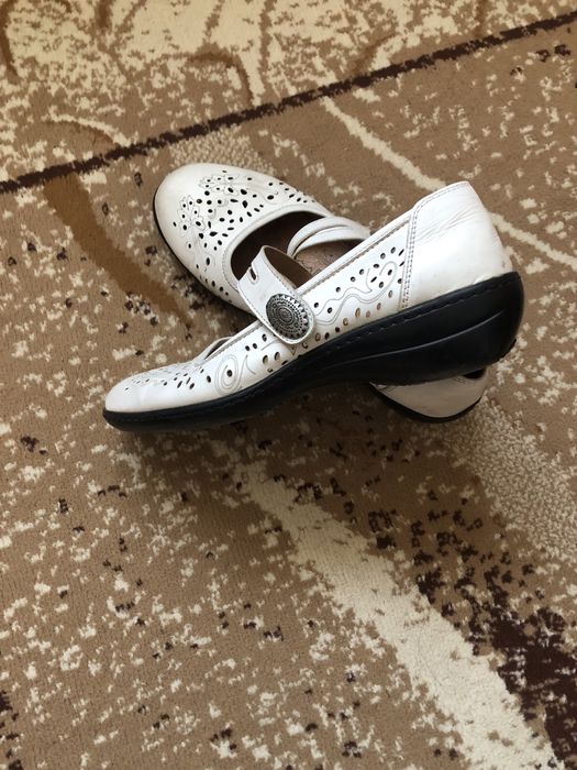 Два броя дамски обувки само за 20лв