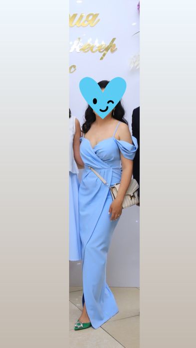 Красивое голубое платье