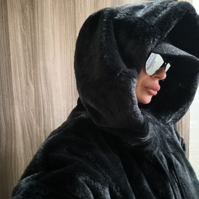 Пухкаво ,уникално,меко палто Calvin Klein,