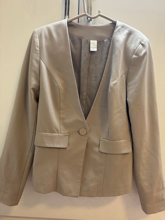 Сако чисто ново.