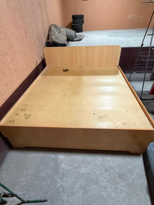 Кровать хорошего состоянии