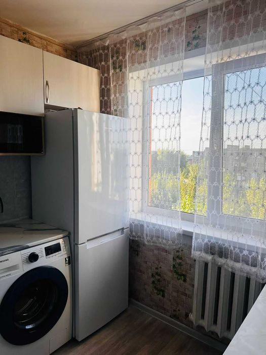 Продам 2 ку ломоносова 11\2