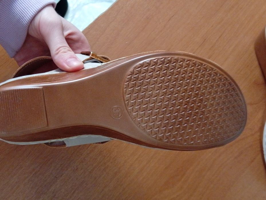 Одежда и обувь продам