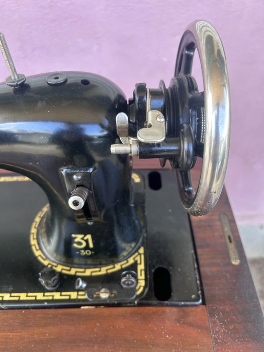Vand masina de cusut functioneaza pret 900 lei negociabil