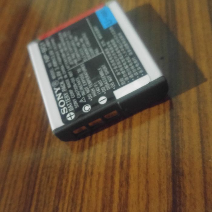 Sony batareka va zaryadchik. obmen ham bor