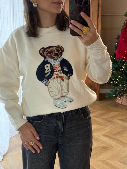 Страхотен пуловер с вълна с мече