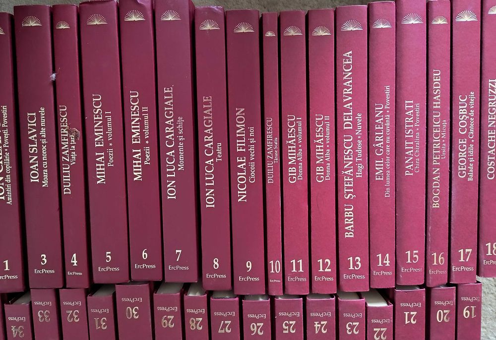 48 de volume din celebra colecție „Cartea de acasă”,