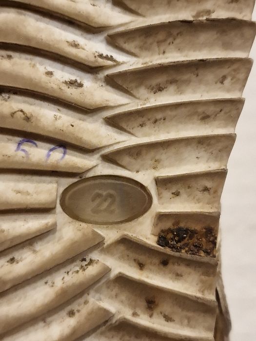 Кросовки для девочки 22 р за шоколадку