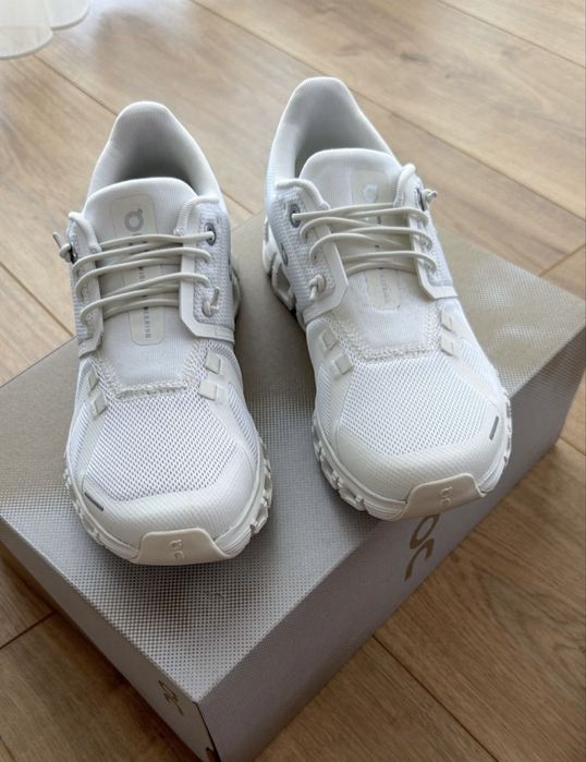 Женские кроссовки On Cloud 6