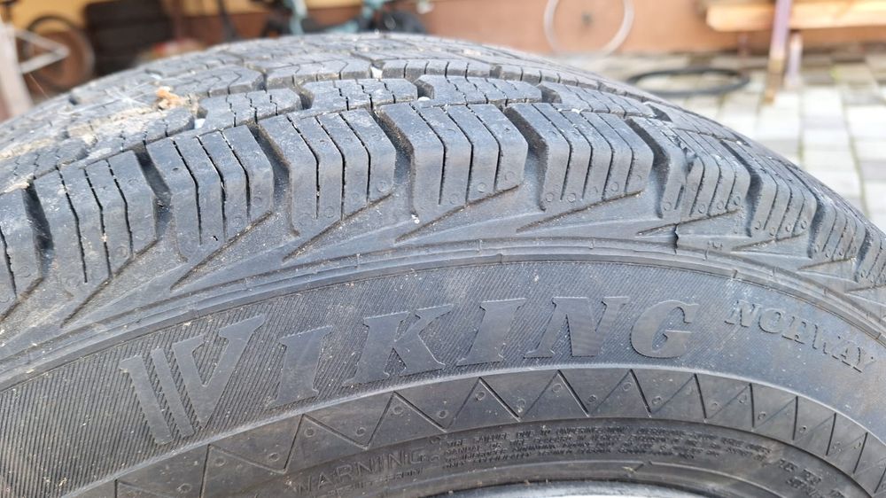 Vând Anvelope cu Jante 195/70/15 C