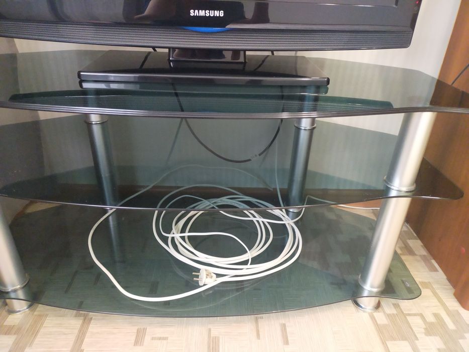 Телевизор Samsung с подставкой