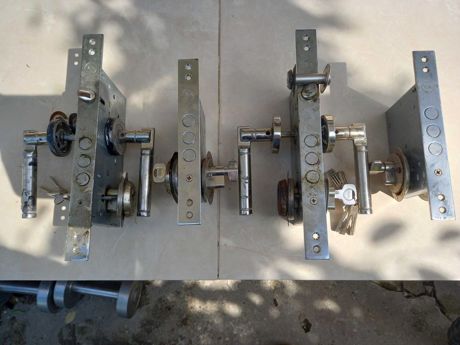 4 buc Yale 5chei închidere usă metalica exterior