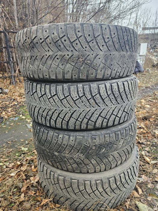 Продам Шины 215/ 55 R 17.