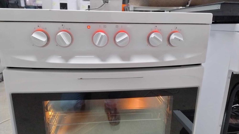 Готварска печка с керамичен плот Electrolux Voss Индукция-Induction