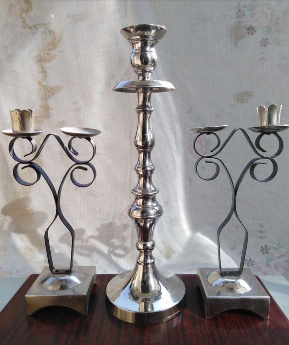 Подсвечники металлические.