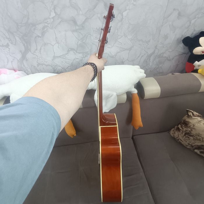 Гитара б/у продам в хорошие руки