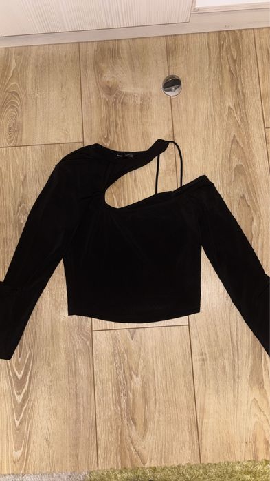 топове и рокля с паднали рамене