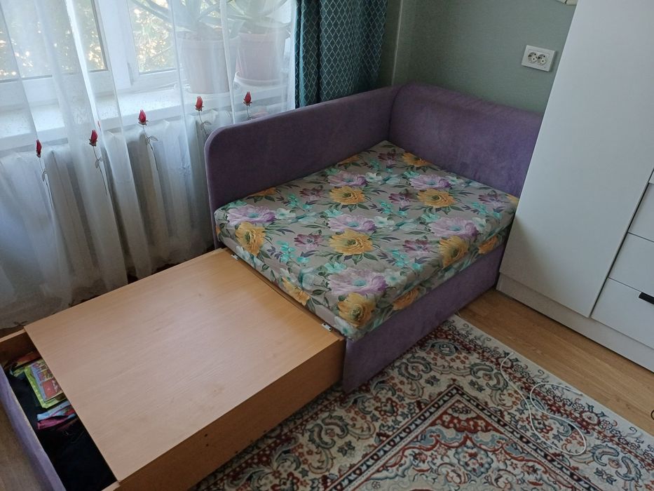 Продается диван для детской
