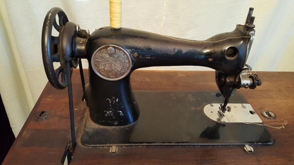 Masina de cusut Singer originala,an de fabricatie 1928,colectie.
