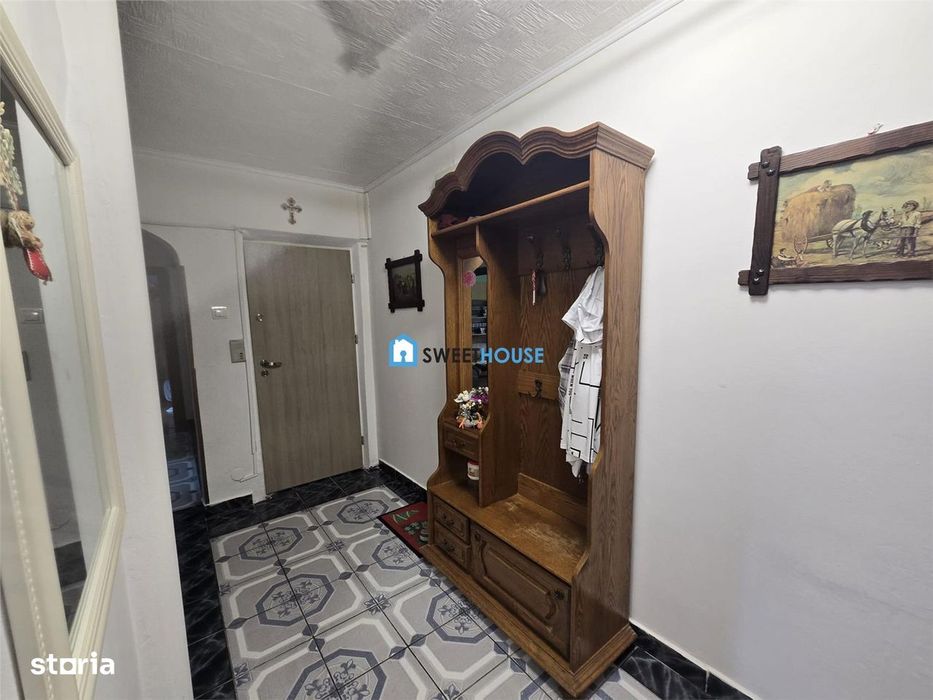 Apartament cu patru camere zona 1 decembrie