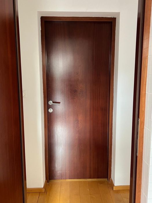 Usi de interior din lemn