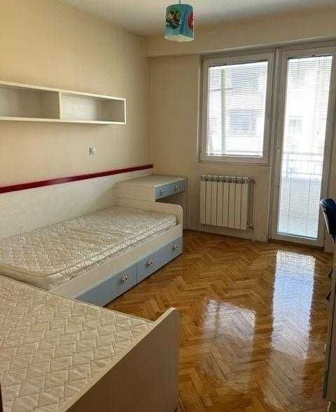 Продава се Тристаен апартамент в Бургас, Възраждане - 82 кв.м за 1657 €/кв.м - Снимка #1