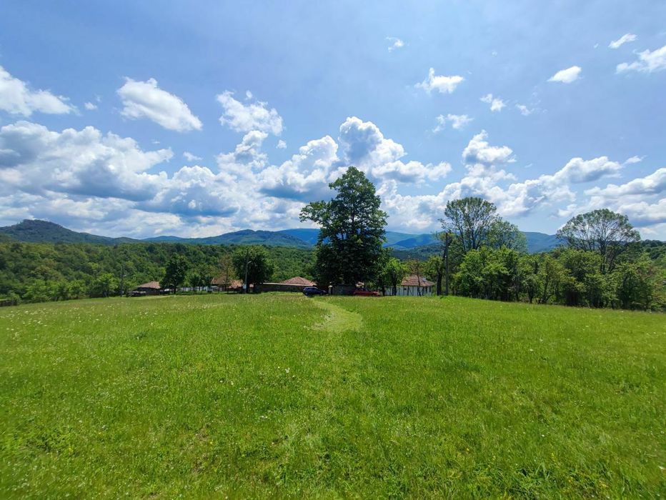 Поземлен имот в с. Мийковци