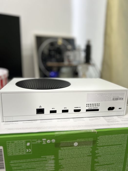Xbox Series S cu maneta