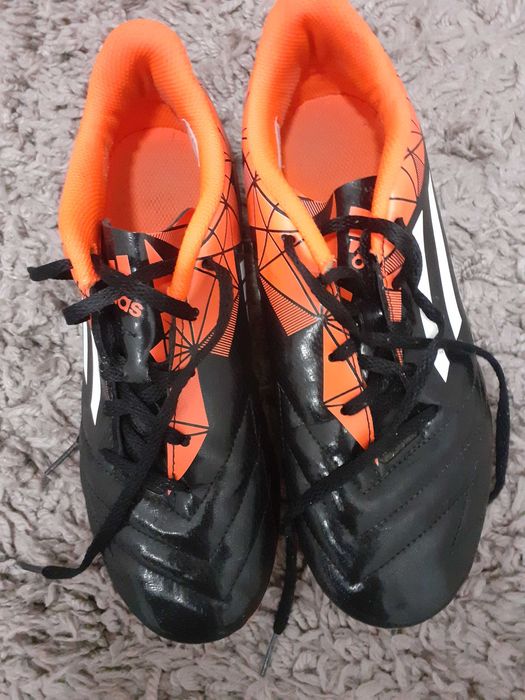 Детски бутонки Адидас