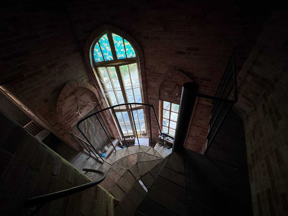 Продаётся дача в виде Замка 18 соток Кибрайский район пос.Май=