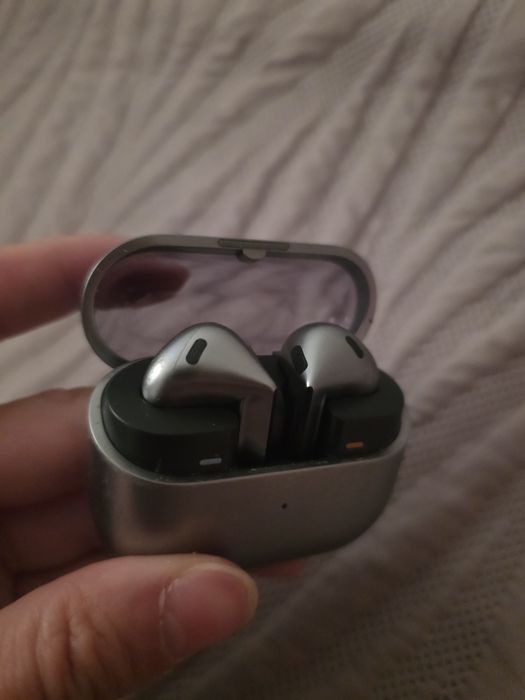 Срочно продам наушники samsung buds 3